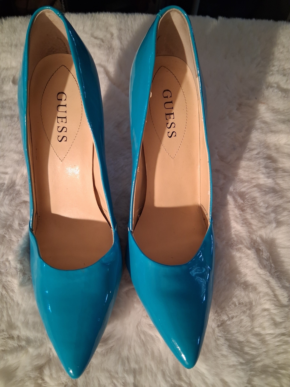 GUESS Teal Patent Pointed-Toe Pumps Call Out Lil Black Spot Inside One Shoe